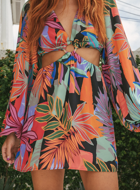 Colorful tropical dress for travel italy | We Gotta Talk lifestyle blog & podcast by Sonni Abatta
